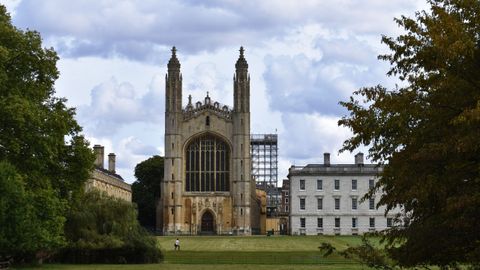 B6 Honours Programme Students Visit the University of Cambridge