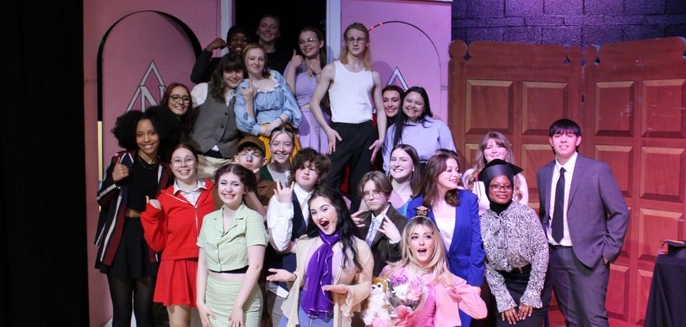 group image of Legally Blonde cast