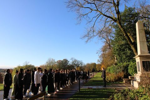 B6 Students and Staff Mark Remembrance