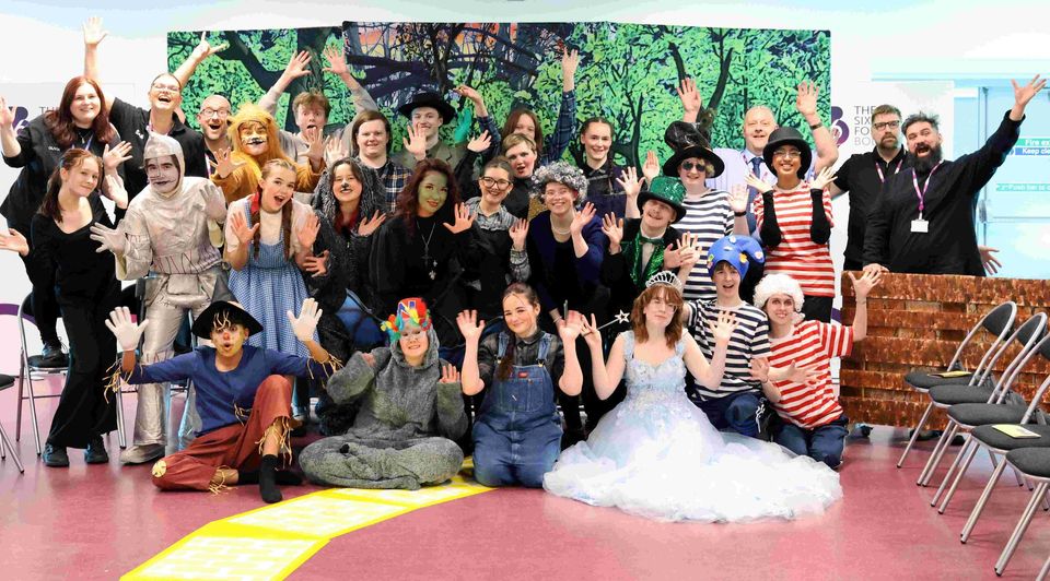 Group image of the wizard of oz cast and crew