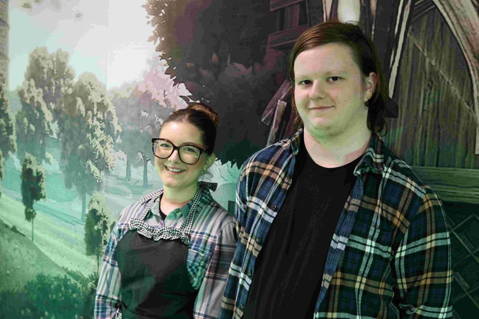 Image of wizard of oz actors in costume